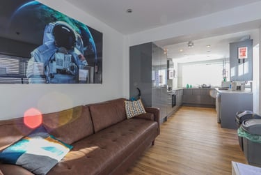 5 bed house, Woodville Road, Cathays, Cardiff, CF244NW - Image 1